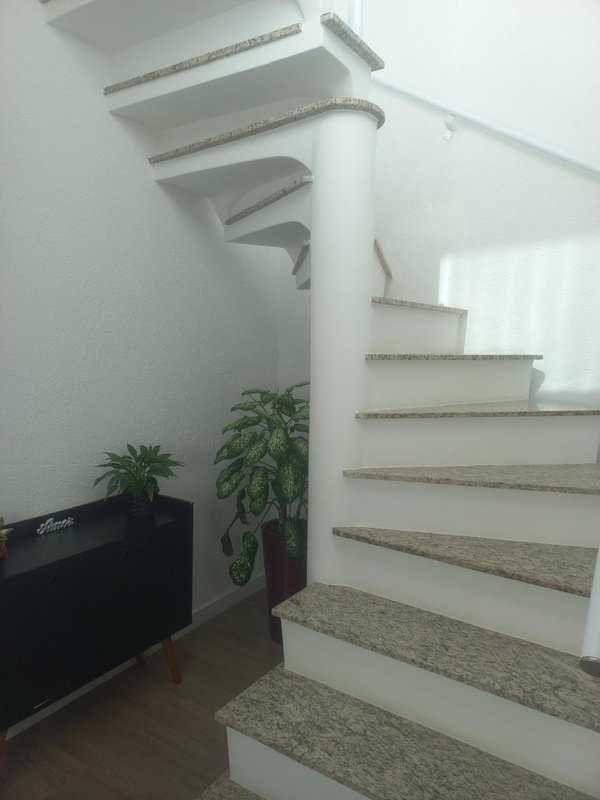 Sobrado com piscina aquecida no Residencial Rubi  Mogi das Cruzes - 