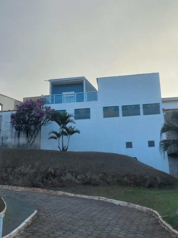 Sobrado com piscina aquecida no Residencial Rubi  Mogi das Cruzes - 
