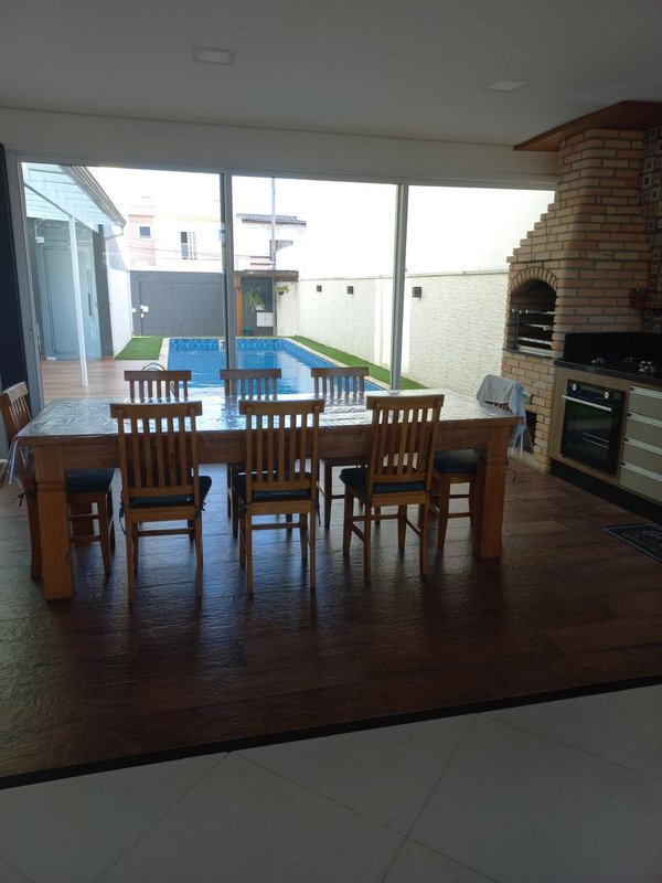 Sobrado com piscina aquecida no Residencial Rubi  Mogi das Cruzes - 