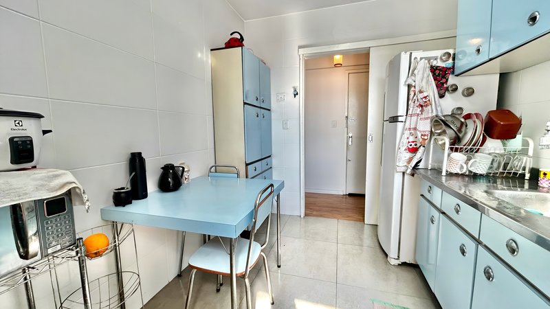 R$ 480.000 - APARTAMENTO - SEMI-MOBILIADO - ANDAR ALTO - 81M2 - 2 DORM - VISTA - 1 VAGA Rua Sarmento Leite Porto Alegre - 