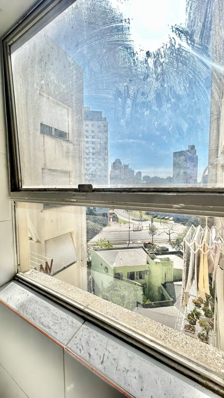 R$ 480.000 - APARTAMENTO - SEMI-MOBILIADO - ANDAR ALTO - 81M2 - 2 DORM - VISTA - 1 VAGA Rua Sarmento Leite Porto Alegre - 