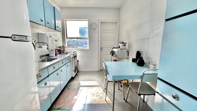 R$ 480.000 - APARTAMENTO - SEMI-MOBILIADO - ANDAR ALTO - 81M2 - 2 DORM - VISTA - 1 VAGA Rua Sarmento Leite Porto Alegre - 