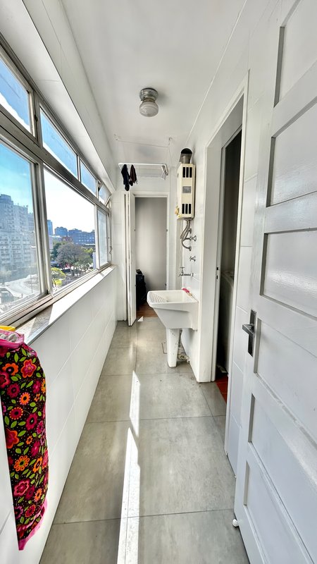 R$ 480.000 - APARTAMENTO - SEMI-MOBILIADO - ANDAR ALTO - 81M2 - 2 DORM - VISTA - 1 VAGA Rua Sarmento Leite Porto Alegre - 
