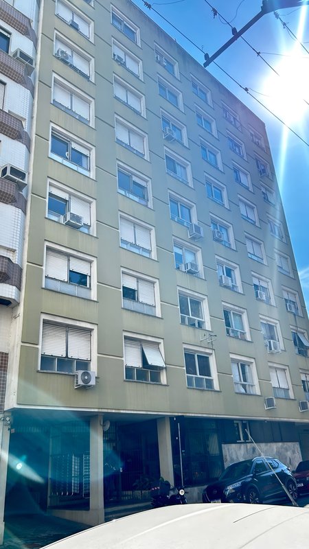 R$ 480.000 - APARTAMENTO - SEMI-MOBILIADO - ANDAR ALTO - 81M2 - 2 DORM - VISTA - 1 VAGA Rua Sarmento Leite Porto Alegre - 