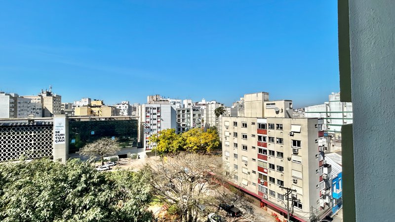 R$ 480.000 - APARTAMENTO - SEMI-MOBILIADO - ANDAR ALTO - 81M2 - 2 DORM - VISTA - 1 VAGA Rua Sarmento Leite Porto Alegre - 