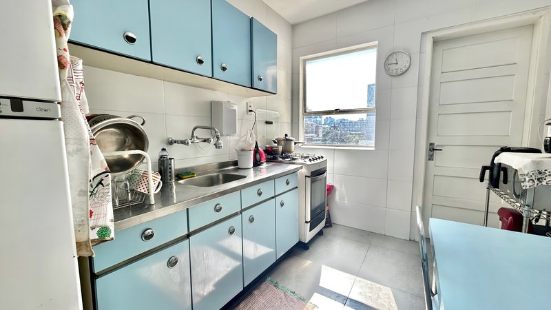 R$ 480.000 - APARTAMENTO - SEMI-MOBILIADO - ANDAR ALTO - 81M2 - 2 DORM - VISTA - 1 VAGA Rua Sarmento Leite Porto Alegre - 