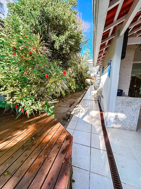 Casa com 6 quartosl em Angra dos Reis Condomínio Marbella Angra dos Reis - 