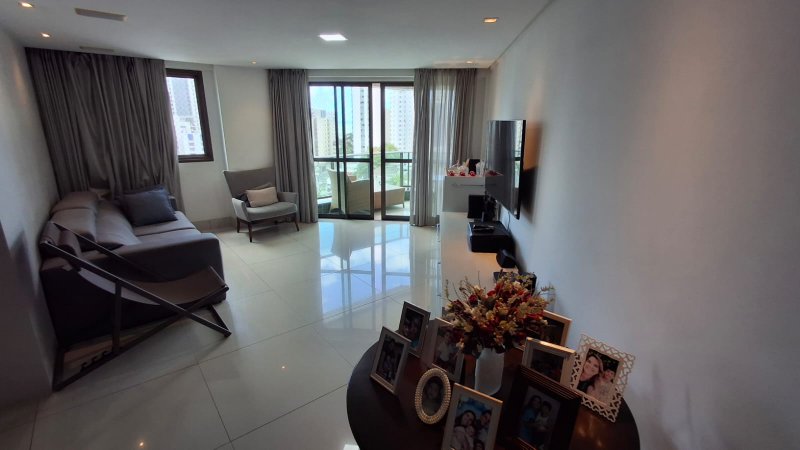 Apartamento à venda com 3 quartos sendo 2 suítes, 135m² área útil por R$ 1.450.000,00 Rua Professor Ruy Baptista Recife - 