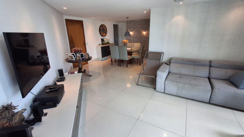 Apartamento à venda com 3 quartos sendo 2 suítes, 135m² área útil por R$ 1.450.000,00 Rua Professor Ruy Baptista Recife - 