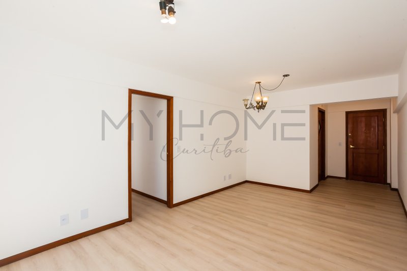 APARTAMENTO SEMI-MOBILIADO À VENDA NO ÁGUA VERDE - 3 QUARTOS - SUÍTE - 1 VAGA Avenida Água Verde Curitiba - 