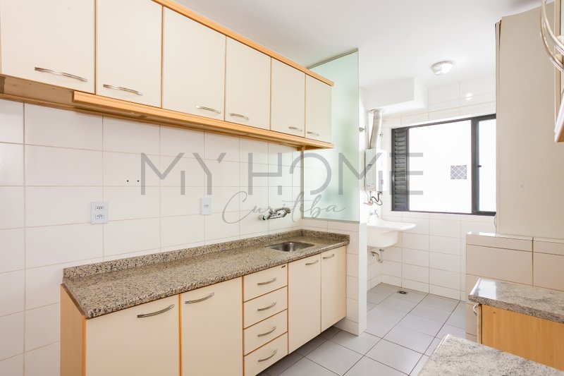 APARTAMENTO SEMI-MOBILIADO À VENDA NO ÁGUA VERDE - 3 QUARTOS - SUÍTE - 1 VAGA Avenida Água Verde Curitiba - 