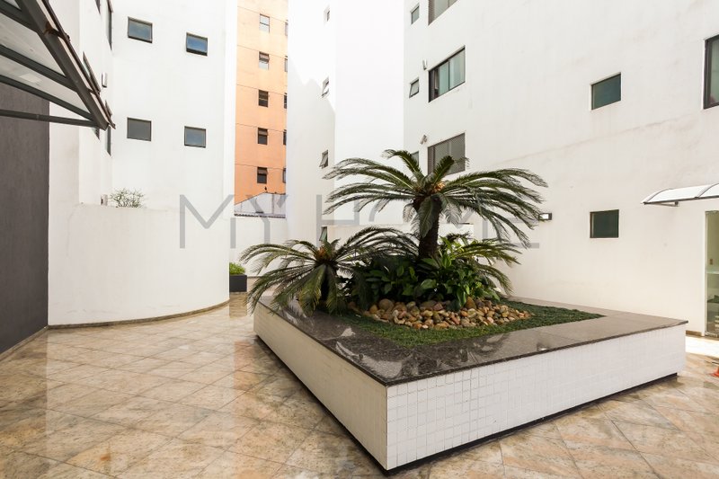 APARTAMENTO SEMI-MOBILIADO À VENDA NO ÁGUA VERDE - 3 QUARTOS - SUÍTE - 1 VAGA Avenida Água Verde Curitiba - 