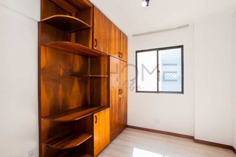 APARTAMENTO SEMI-MOBILIADO À VENDA NO ÁGUA VERDE - 3 QUARTOS - SUÍTE - 1 VAGA Avenida Água Verde Curitiba - 