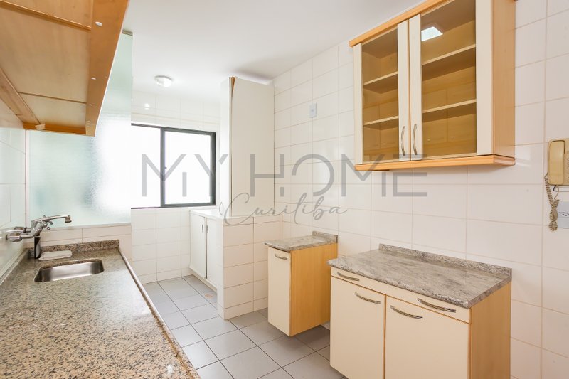 APARTAMENTO SEMI-MOBILIADO À VENDA NO ÁGUA VERDE - 3 QUARTOS - SUÍTE - 1 VAGA Avenida Água Verde Curitiba - 