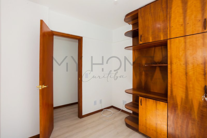 APARTAMENTO SEMI-MOBILIADO À VENDA NO ÁGUA VERDE - 3 QUARTOS - SUÍTE - 1 VAGA Avenida Água Verde Curitiba - 
