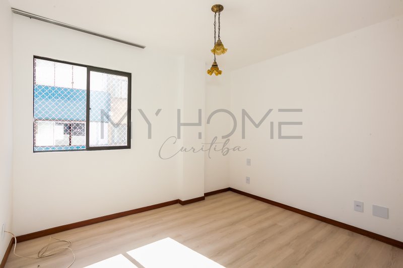APARTAMENTO SEMI-MOBILIADO À VENDA NO ÁGUA VERDE - 3 QUARTOS - SUÍTE - 1 VAGA Avenida Água Verde Curitiba - 
