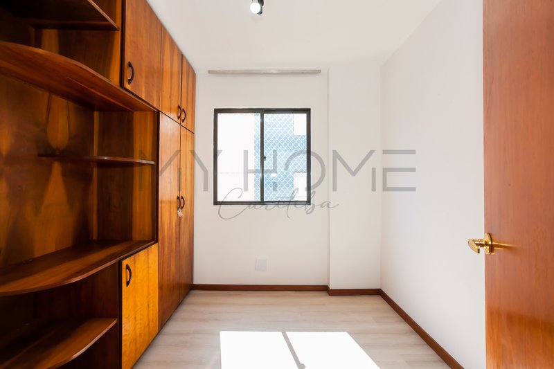 APARTAMENTO SEMI-MOBILIADO À VENDA NO ÁGUA VERDE - 3 QUARTOS - SUÍTE - 1 VAGA Avenida Água Verde Curitiba - 