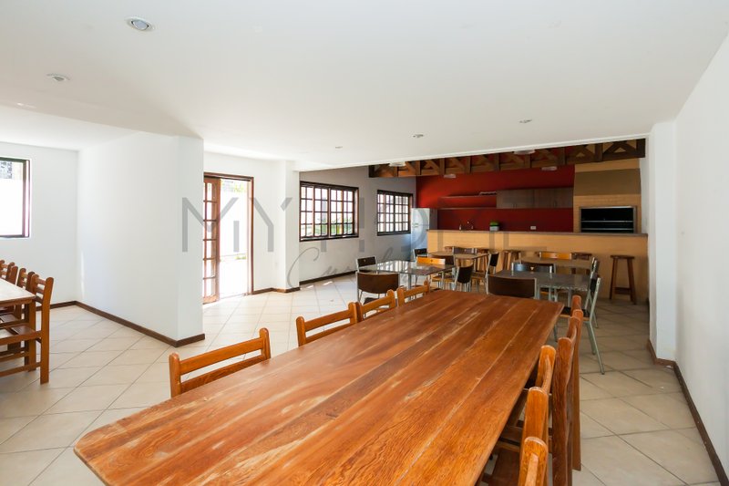 APARTAMENTO SEMI-MOBILIADO À VENDA NO ÁGUA VERDE - 3 QUARTOS - SUÍTE - 1 VAGA Avenida Água Verde Curitiba - 