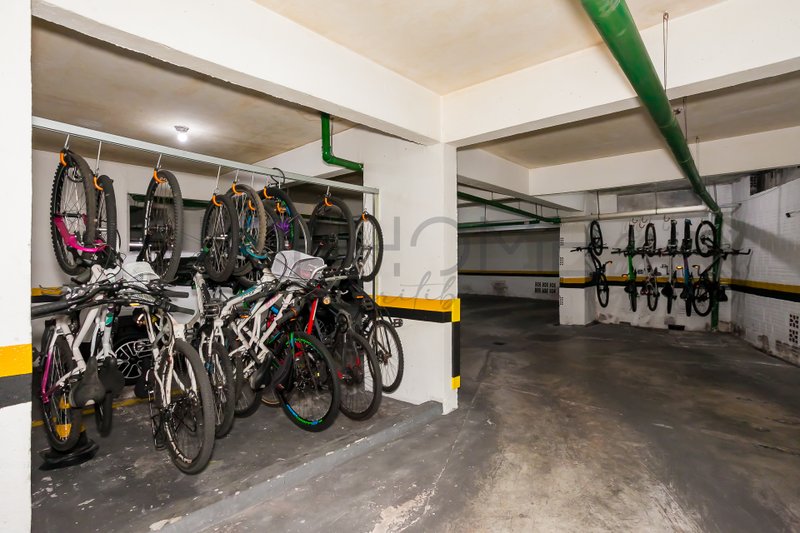 APARTAMENTO SEMI-MOBILIADO À VENDA NO ÁGUA VERDE - 3 QUARTOS - SUÍTE - 1 VAGA Avenida Água Verde Curitiba - 
