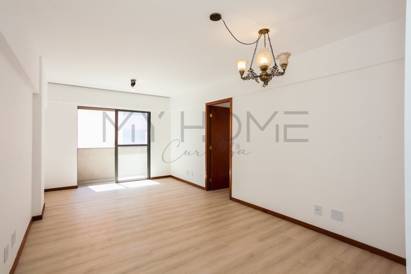 APARTAMENTO SEMI-MOBILIADO À VENDA NO ÁGUA VERDE - 3 QUARTOS - SUÍTE - 1 VAGA Avenida Água Verde Curitiba - 