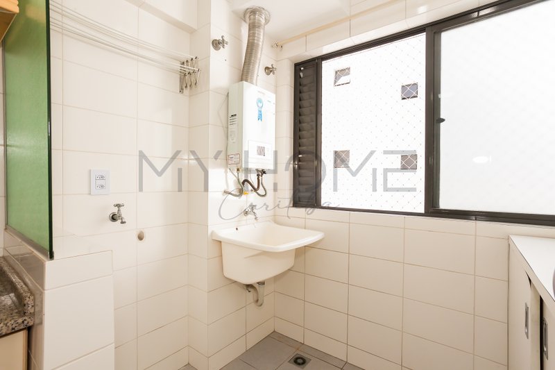 APARTAMENTO SEMI-MOBILIADO À VENDA NO ÁGUA VERDE - 3 QUARTOS - SUÍTE - 1 VAGA Avenida Água Verde Curitiba - 