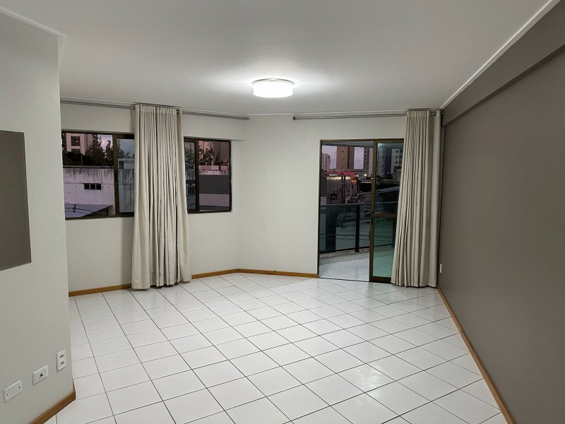 Apartamento à venda com 3 quartos sendo uma suíte, 101m² área útil por R$ 800.000,00 Rua José Aderval Chaves Recife - 