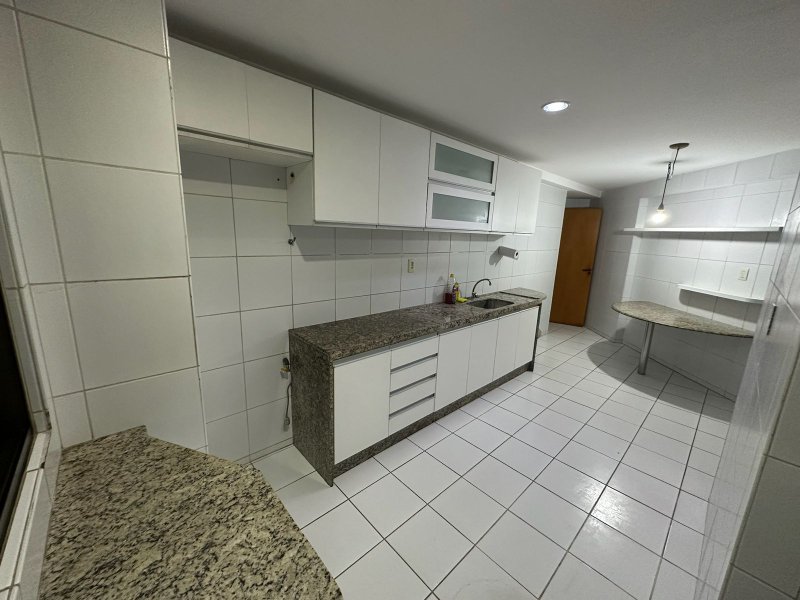 Apartamento à venda com 3 quartos sendo uma suíte, 101m² área útil por R$ 800.000,00 Rua José Aderval Chaves Recife - 