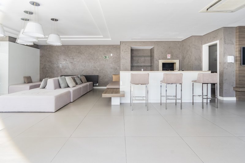 R$ 730.000 - ANDAR ALTO NO TREND 24 | 1 DORMITÓRIO | 1 VAGA | ALTO PADRÃO | 47M2 Rua Vinte e Quatro de Outubro Porto Alegre - 