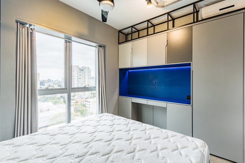 R$ 730.000 - ANDAR ALTO NO TREND 24 | 1 DORMITÓRIO | 1 VAGA | ALTO PADRÃO | 47M2 Rua Vinte e Quatro de Outubro Porto Alegre - 
