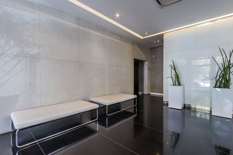R$ 730.000 - ANDAR ALTO NO TREND 24 | 1 DORMITÓRIO | 1 VAGA | ALTO PADRÃO | 47M2 Rua Vinte e Quatro de Outubro Porto Alegre - 