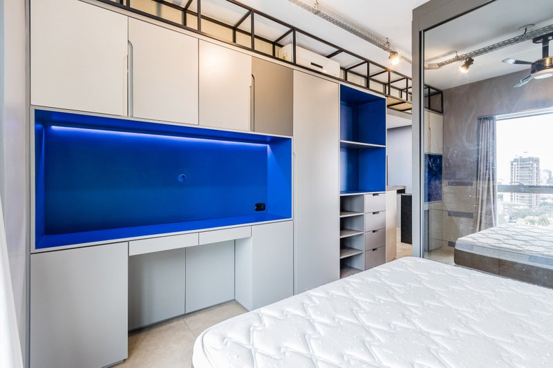 R$ 730.000 - ANDAR ALTO NO TREND 24 | 1 DORMITÓRIO | 1 VAGA | ALTO PADRÃO | 47M2 Rua Vinte e Quatro de Outubro Porto Alegre - 