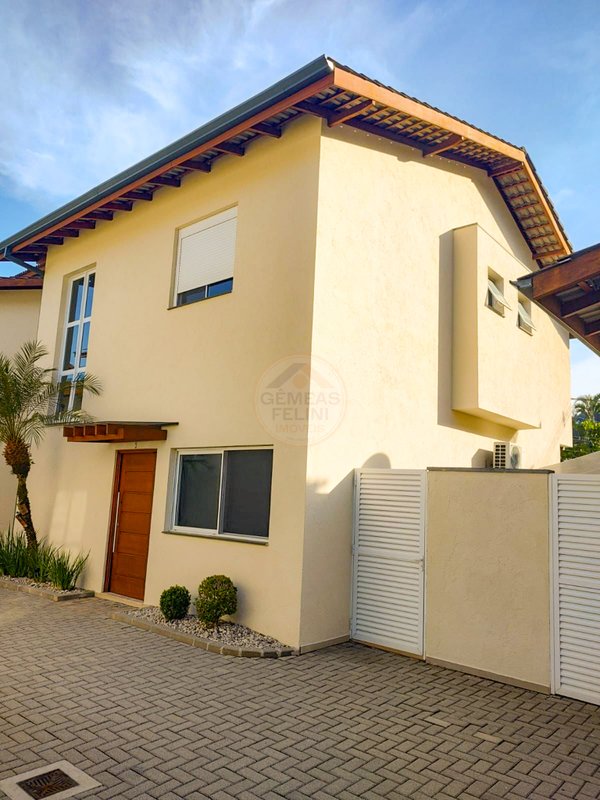 Casa em Condomínio na Praia de Juquehy  São Sebastião - 