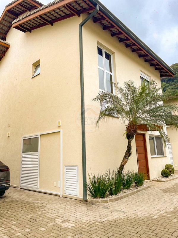 Casa em Condomínio na Praia de Juquehy  São Sebastião - 
