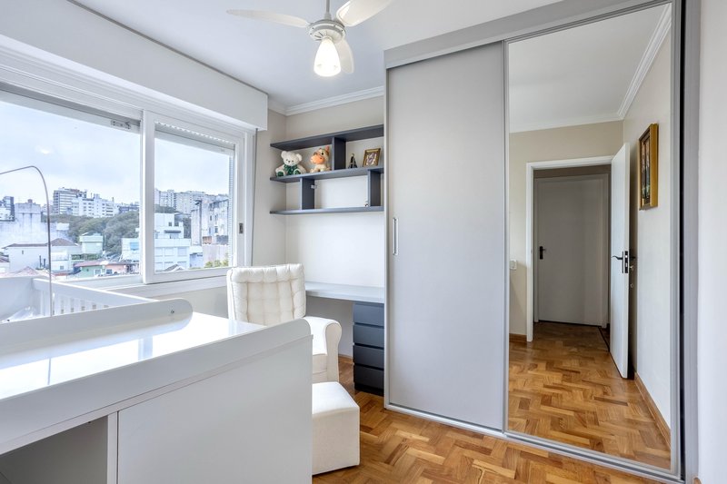 R$ 680.000 - EXCLUSIVIDADE - PORTEIRA FECHADA - APARTAMENTO - 99M2 - 3 DORM - 1 VAGA Rua Garibaldi Porto Alegre - 