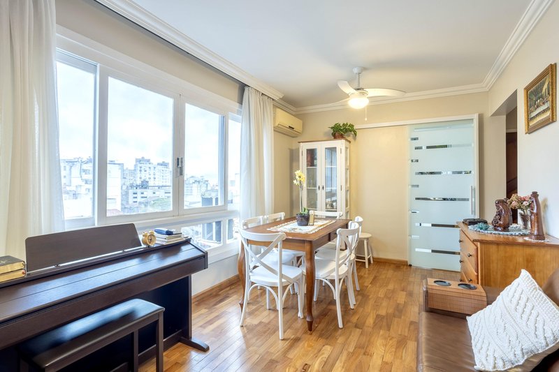 R$ 680.000 - EXCLUSIVIDADE - PORTEIRA FECHADA - APARTAMENTO - 99M2 - 3 DORM - 1 VAGA Rua Garibaldi Porto Alegre - 