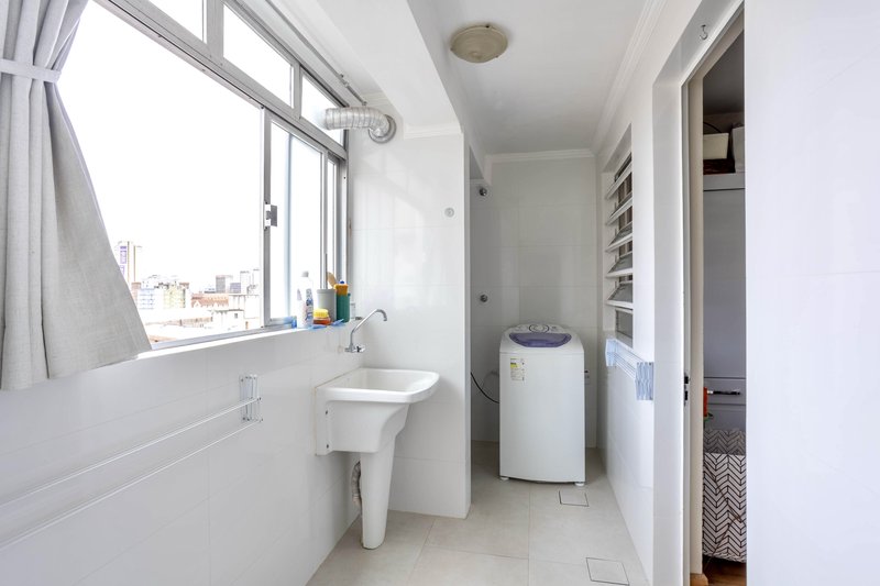 R$ 680.000 - EXCLUSIVIDADE - PORTEIRA FECHADA - APARTAMENTO - 99M2 - 3 DORM - 1 VAGA Rua Garibaldi Porto Alegre - 