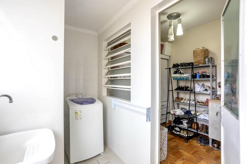 R$ 680.000 - EXCLUSIVIDADE - PORTEIRA FECHADA - APARTAMENTO - 99M2 - 3 DORM - 1 VAGA Rua Garibaldi Porto Alegre - 