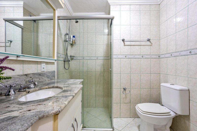 R$ 680.000 - EXCLUSIVIDADE - PORTEIRA FECHADA - APARTAMENTO - 99M2 - 3 DORM - 1 VAGA Rua Garibaldi Porto Alegre - 