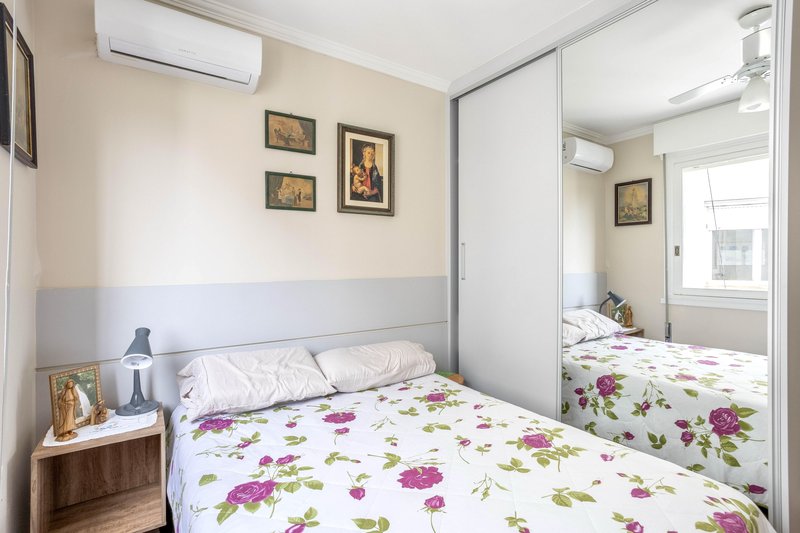 R$ 680.000 - EXCLUSIVIDADE - PORTEIRA FECHADA - APARTAMENTO - 99M2 - 3 DORM - 1 VAGA Rua Garibaldi Porto Alegre - 