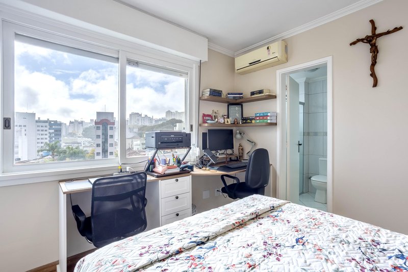 R$ 680.000 - EXCLUSIVIDADE - PORTEIRA FECHADA - APARTAMENTO - 99M2 - 3 DORM - 1 VAGA Rua Garibaldi Porto Alegre - 