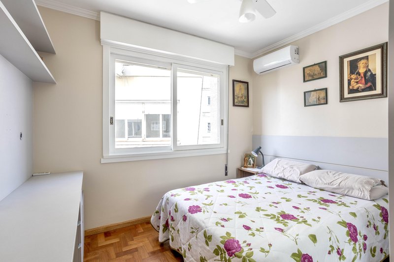 R$ 680.000 - EXCLUSIVIDADE - PORTEIRA FECHADA - APARTAMENTO - 99M2 - 3 DORM - 1 VAGA Rua Garibaldi Porto Alegre - 
