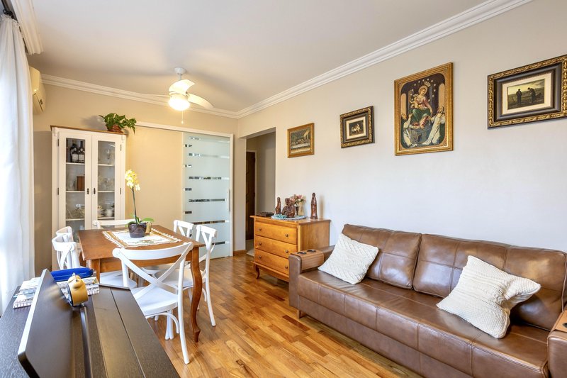 R$ 680.000 - EXCLUSIVIDADE - PORTEIRA FECHADA - APARTAMENTO - 99M2 - 3 DORM - 1 VAGA Rua Garibaldi Porto Alegre - 