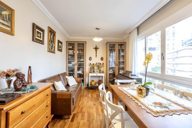 R$ 680.000 - EXCLUSIVIDADE - PORTEIRA FECHADA - APARTAMENTO - 99M2 - 3 DORM - 1 VAGA Rua Garibaldi Porto Alegre - 