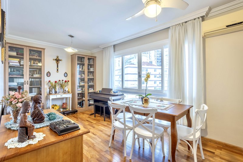 R$ 680.000 - EXCLUSIVIDADE - PORTEIRA FECHADA - APARTAMENTO - 99M2 - 3 DORM - 1 VAGA Rua Garibaldi Porto Alegre - 