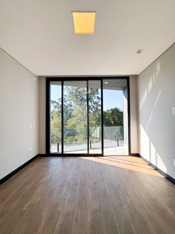 Casa com arquitetura moderna e design sofisticado Av Renova dos Santos Arujá - 