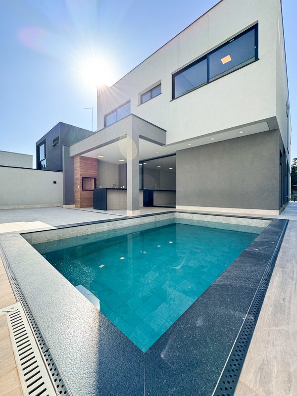 Casa com arquitetura moderna e design sofisticado Av Renova dos Santos Arujá - 