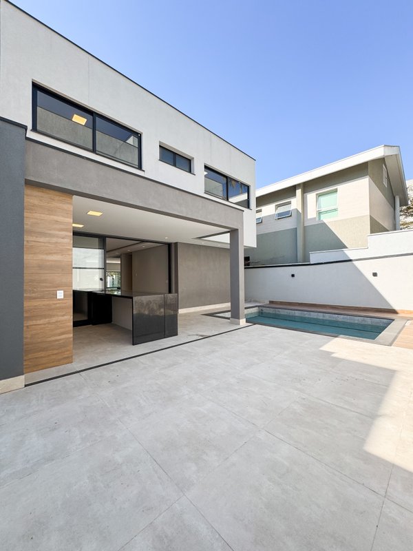 Casa com arquitetura moderna e design sofisticado Av Renova dos Santos Arujá - 