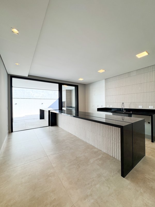 Casa com arquitetura moderna e design sofisticado Av Renova dos Santos Arujá - 