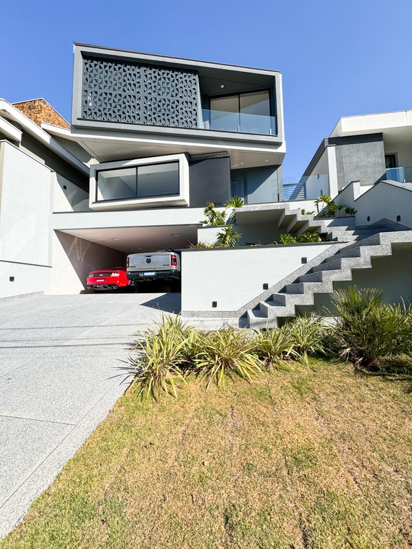 Casa com arquitetura moderna e design sofisticado Av Renova dos Santos Arujá - 