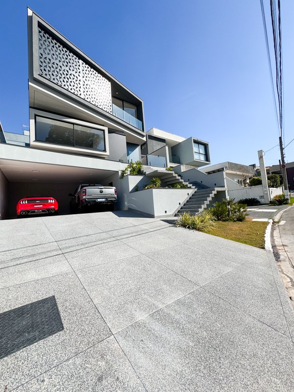 Casa com arquitetura moderna e design sofisticado Av Renova dos Santos Arujá - 